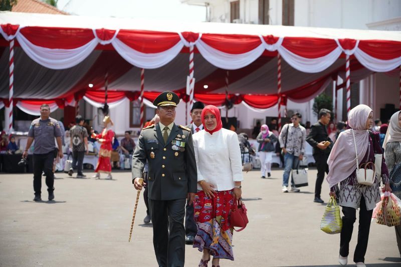 Danrem 084/Bhaskara Jaya Brigjen TNI Kohir usai upacara di gedung Negara Grahadi