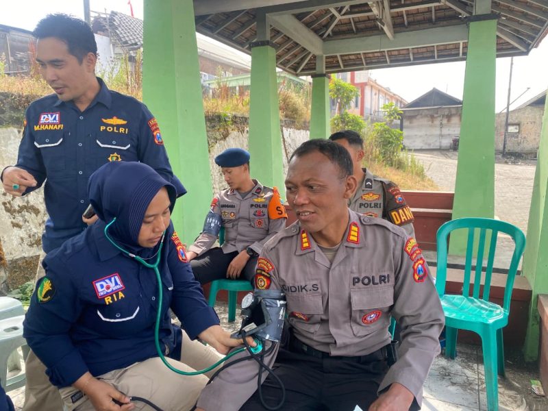 Dokkes Polres Probolinggo periksa kesehatan personel
