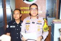 Wakapolres Gresik Kompol Shabda Purusha Putra berikan keterangan