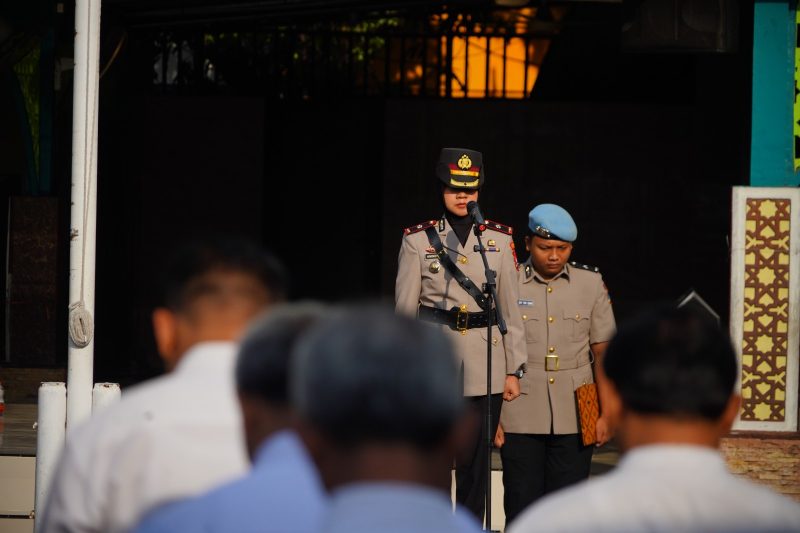 Wakapolres Pelabuhan Tanjung Perak Kompol Anindita Harcahyaningdyah memimpin langsung upacara