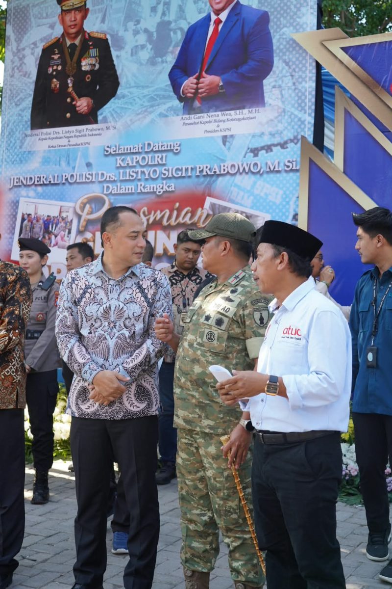 Danrem 084/Bhaskara Jaya Brigjen TNI Kohir bersama Walikota Surabaya Eri Cahyadi