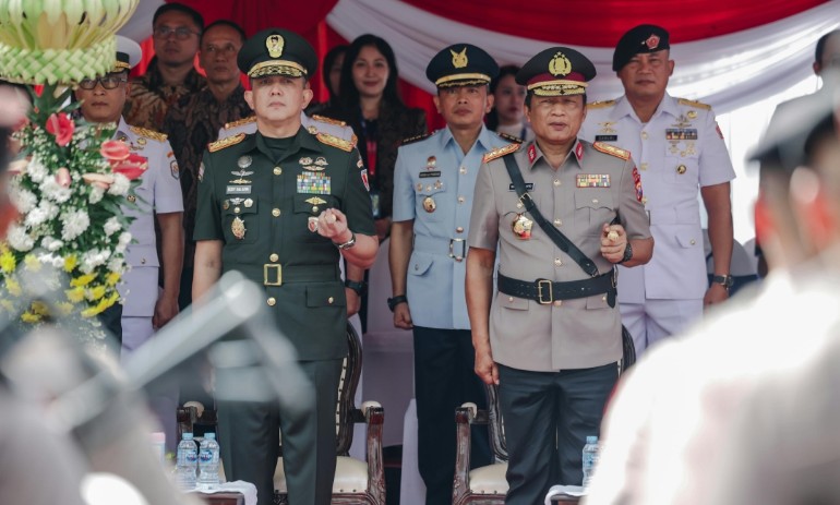 Kapolda Jatim Irjen Pol Drs Nanang Avianto saat upacara hari Juang Polri
