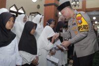 Kapolres Blitar AKBP Ardhy Zul Hasbih Nasution santuni anak yatim