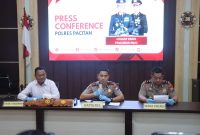 Kapolres Pacitan AKBP Ayub Diponegoro Azhar berikan keterangan