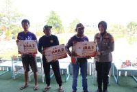 Kapolres Bojonegoro AKBP Yenni Diarty bersama para peserta Mancing Kamtibmas