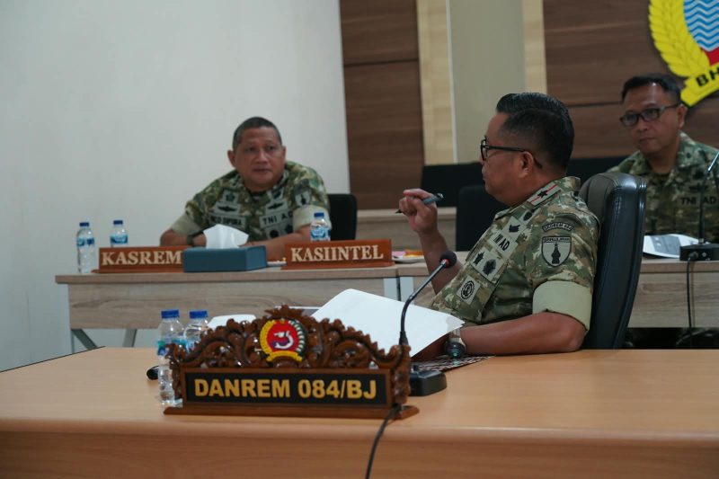 Danrem 084/Bhaskara Jaya Brigjen TNI Kohir saat Vicon evaluasi KDKMP