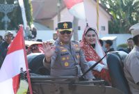 Kapolres Gresik AKBP Ramadhan Nasution naik mobil klasik