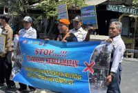 KAI Daop 8 Surabaya sosialisasi di perlintasan