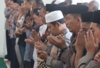 Kapolres Pasuruan AKBP Harto Agung Cahyono pimpin Shalat Ghaib
