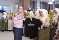 Kapolres Gresik AKBP Ramadhan Nasution sambut pelajar SMPN 22 Gresik