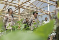 Kapolres Blitar AKBP Ardhy Zul Hasbih Nasution tinjau pemanfaatan lahan produktif