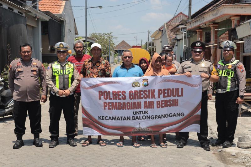 Polres Gresik beri bantuan air bersih