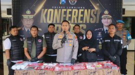 Kapolres Lumajang AKBP Riki Yariandi berikan keterangan