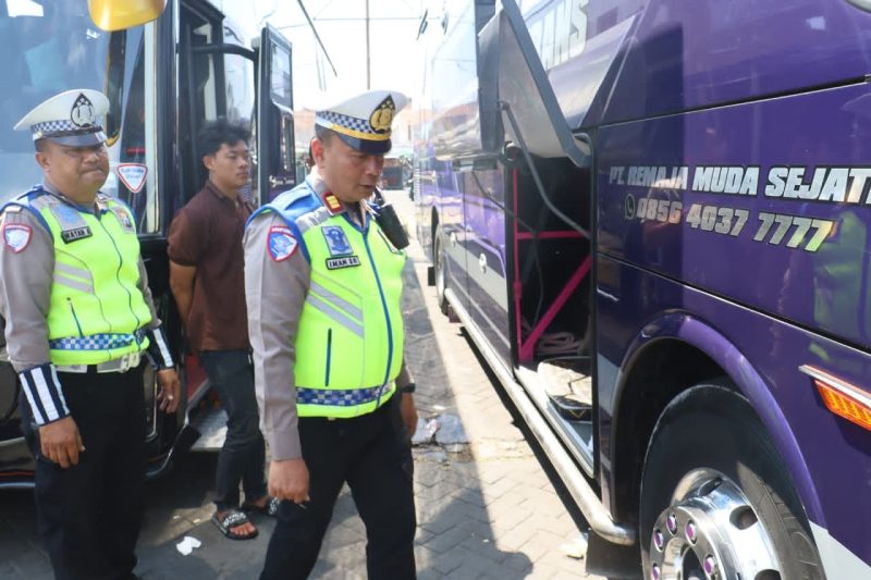 Kasatlantas Polres Pelabuhan Tanjung Perak AKP Imam Sayfudin Rodji