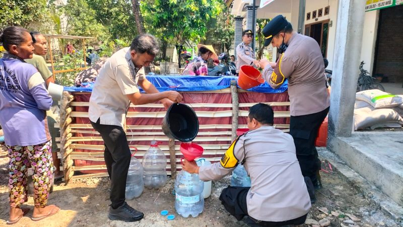 Polres Bojonegoro kirim bantuan air bersih