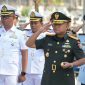 Danrem 084/Bhaskara Jaya Brigjen TNI Kohir saat ziarah di TMP di HUT TNI AL