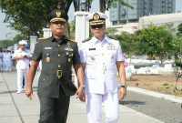Danrem 084/Bhaskara Jaya Brigjen TNI Kohir saat ziarah TMP