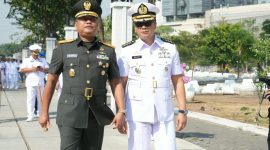 Danrem 084/Bhaskara Jaya Brigjen TNI Kohir saat ziarah TMP