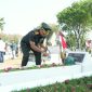 Danrem 084/Bhaskara Jaya Brigjen TNI Kohir saat ziarah TMP