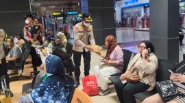 Polresta Bandara Soetta bersama Otoritas Bandara berbagi snack