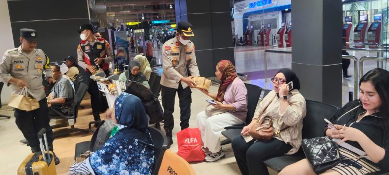 Polresta Bandara Soetta bersama Otoritas Bandara berbagi snack