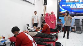 Kapolres Bojonegoro AKBP Yenni Diarty tinjau Baksos donor darah