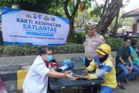 Kasatlantas Polres Pelabuhan Tanjung Perak AKP Imam Sayfudin Rodji saat gelar rikkes di pos Polisi Jamrud