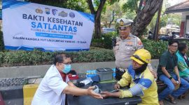 Kasatlantas Polres Pelabuhan Tanjung Perak AKP Imam Sayfudin Rodji saat gelar rikkes di pos Polisi Jamrud