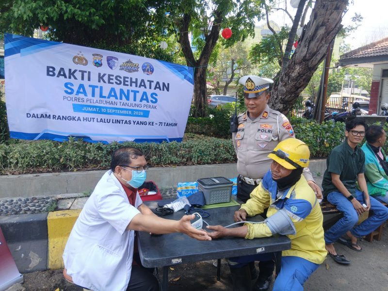 Kasatlantas Polres Pelabuhan Tanjung Perak AKP Imam Sayfudin Rodji saat gelar rikkes di pos Polisi Jamrud