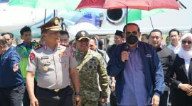 Danrem 084/Bhaskara Jaya Brigjen TNI Kohir sambut Susilo Bambang Yudhoyono di VVIP Room Pemprov Jawa Timur