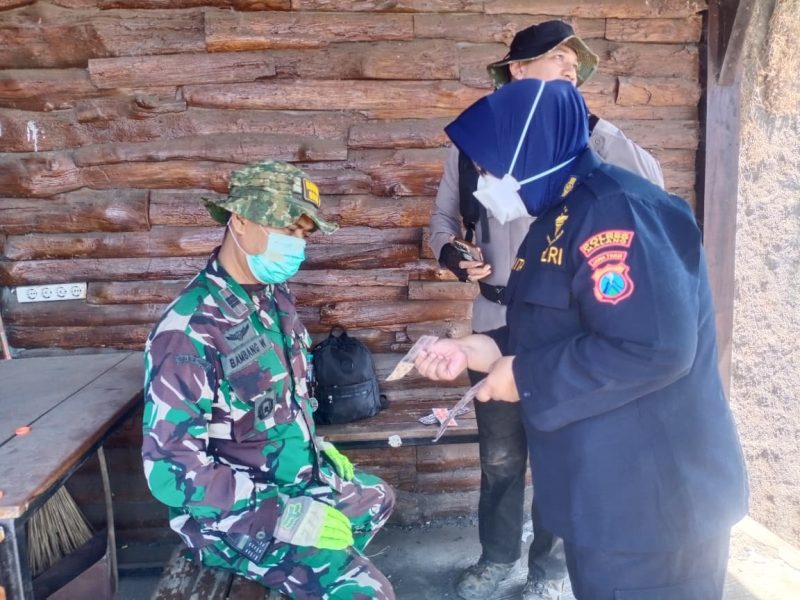 Tim Dokkes Polres Malang cek kesehatan penjinak Karhutla