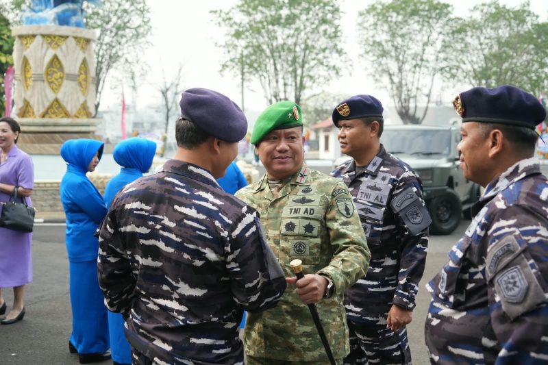 Danrem 084/Bhaskara Jaya Brigjen TNI Kohir hadiri upacara HUT TNI AL ke-81