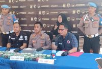 Satresnarkoba Polres Gresik sita 10,8 Kg Ganja di Gudang Ekspedisi