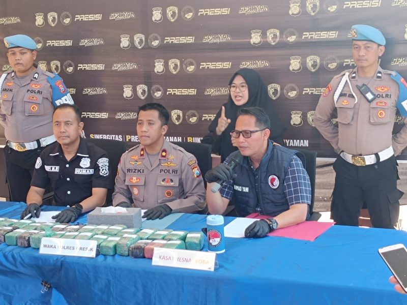 Satresnarkoba Polres Gresik sita 10,8 Kg Ganja di Gudang Ekspedisi