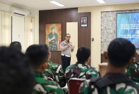 Kanit Kamsel Satlantas Polres Gresik Ipda Andreas Dwi Anggoro berikan pembekalan