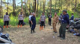 Polres Ngawi padamkan Karhutla Lawu Utara