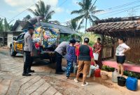 Polres Trenggalek kirim air bersih
