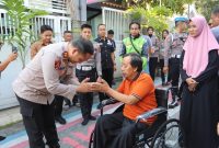 Kapolres Gresik AKBP Ramadhan Nasution bantu Ojol