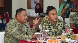 Danrem 084/BJ Brigjen TNI Kohir didampingi Dandim 0817 Gresik Letkol Inf Fadly Subur Karamaha