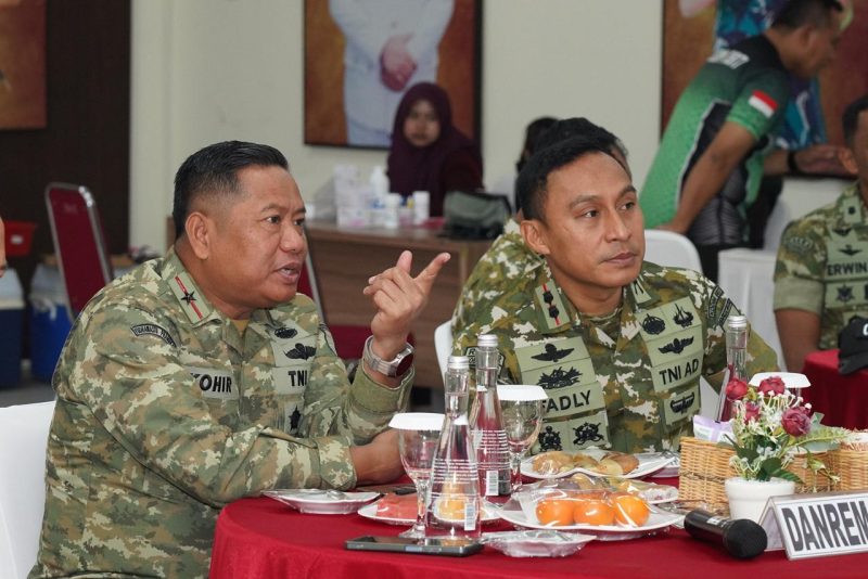 Danrem 084/BJ Brigjen TNI Kohir didampingi Dandim 0817 Gresik Letkol Inf Fadly Subur Karamaha