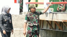 Danrem 084/Bhaskara Jaya Brigjen TNI Kohir saat tinjau Jembatan Garuda