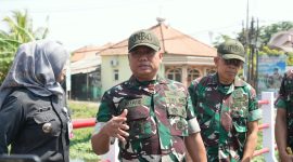 Danrem 084/Bhaskara Jaya Brigjen TNI Kohir saat tinjau Jembatan Garuda