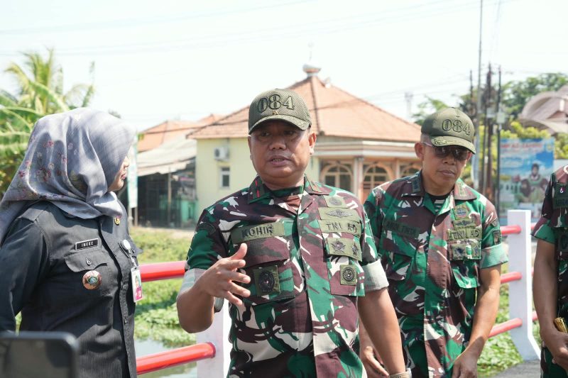Danrem 084/Bhaskara Jaya Brigjen TNI Kohir saat tinjau Jembatan Garuda