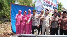 Kapolres Pasuruan AKBP Harto Agung Cahyono saat peresmian sumur bor
