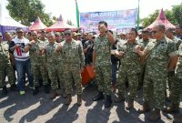 Danrem 084/Bhaskara Jaya Brigjen TNI Kohir saat hadiri Bazar Murah