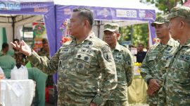 Danrem 084/Bhaskara Jaya Brigjen TNI Kohir saat hadiri bazar murah