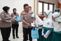 Kapolres Jember AKBP Alaiddin santuni anak yatim piatu