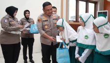 Kapolres Jember AKBP Alaiddin santuni anak yatim piatu