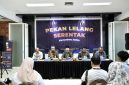 Jajaran pimpinan Kemenkeu Satu Jawa Timur bersinergi dalam Konferensi Pers Puncak Pekan Lelang Serentak Tahun 2026.

(Dari kiri ke kanan): Kepala Kabid PPIP Kanwil DJP Jatim III Teguh Iman Wirotomo, Kepala Kanwil DJP Jawa Timur I Max Darmawan, Kepala Kanwil DJP Jawa Timur III Paryan, dan Kepala Kanwil DJKN Jawa Timur Arik Hariyono, Kepala Kanwil DJP Jawa Timur II Arridel Mindra.