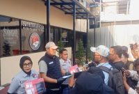 Kasatresnarkoba Polres Pelabuhan Tanjung Perak AKP Adik Agus Putrawan berikan keterangan
